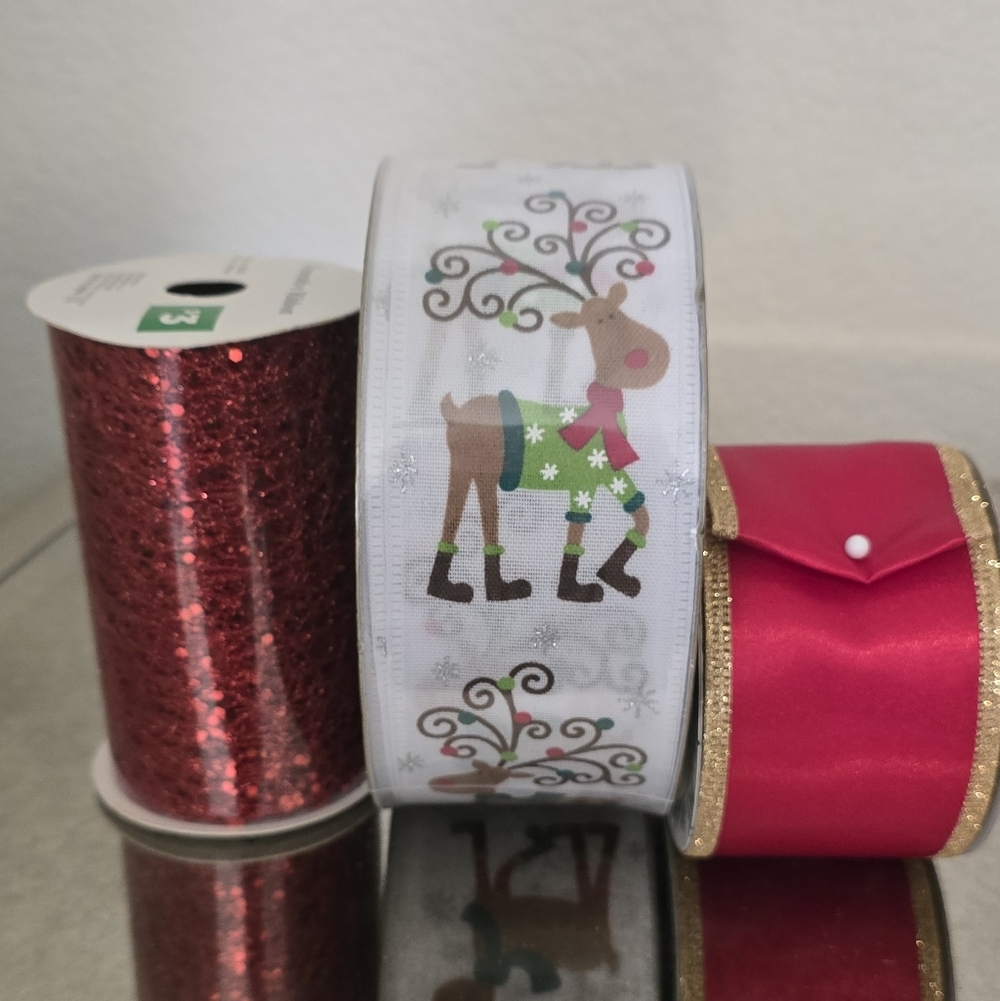 Festive Ribbon Set with Reindeer Design